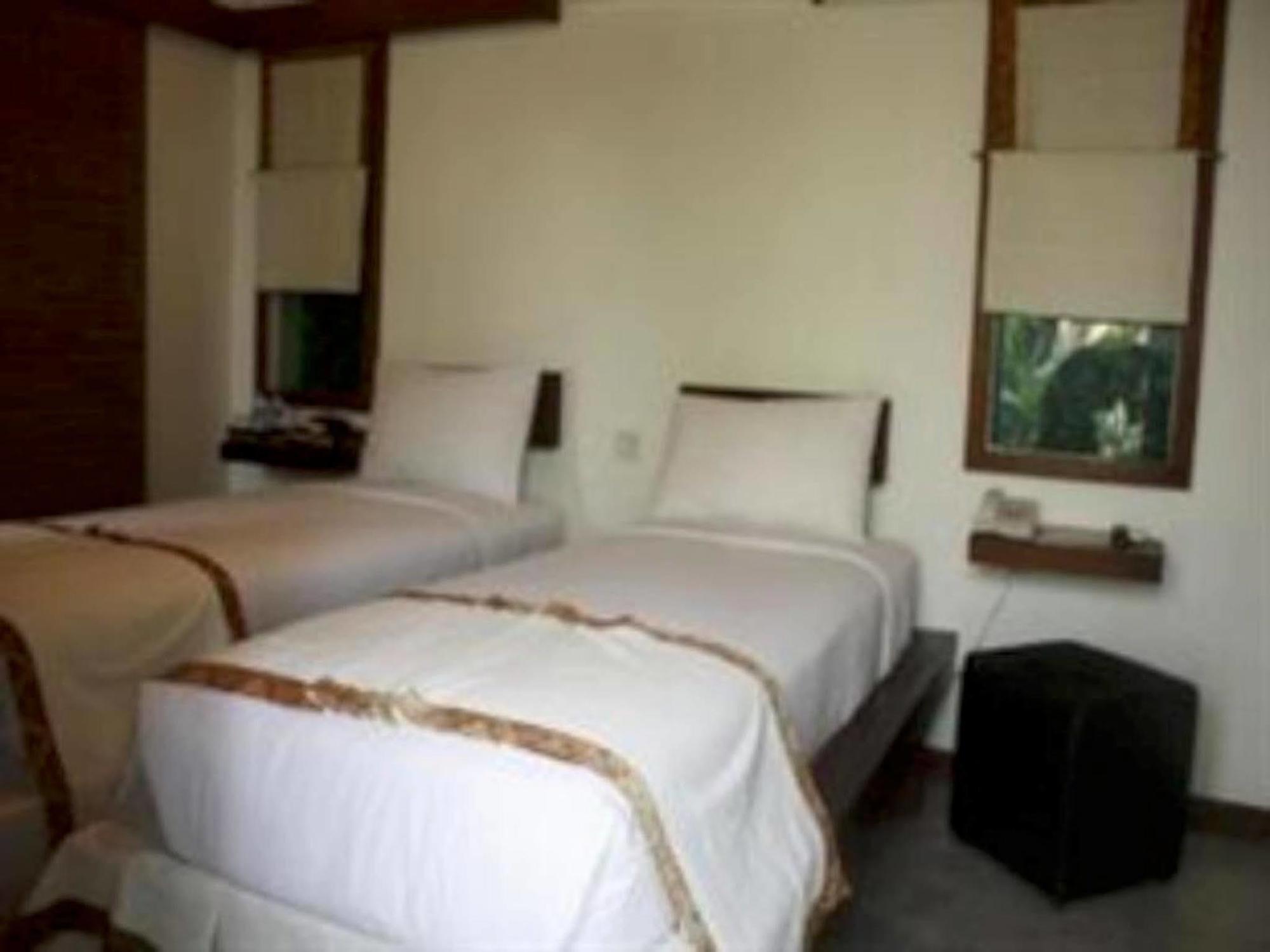 Flores Gallery Hotel Bandung Exteriér fotografie